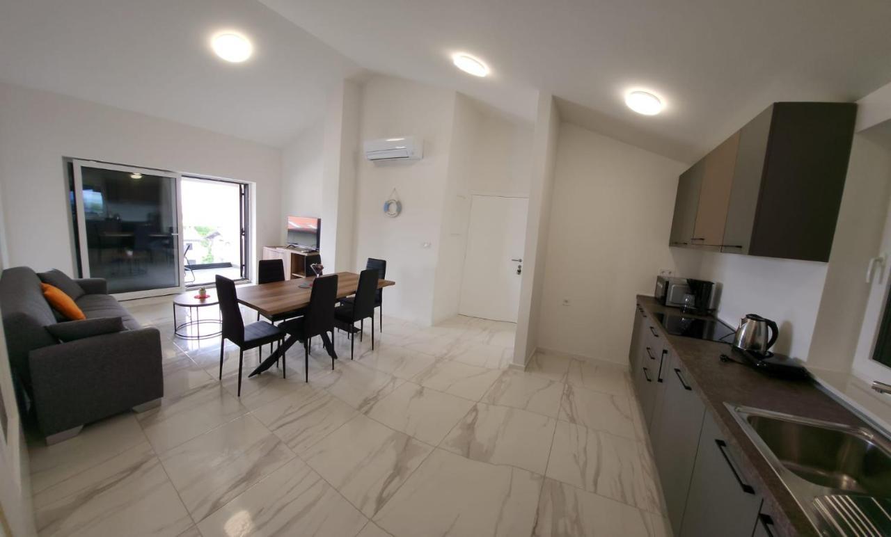Apartmani M&L I M&J Malinska Exterior foto