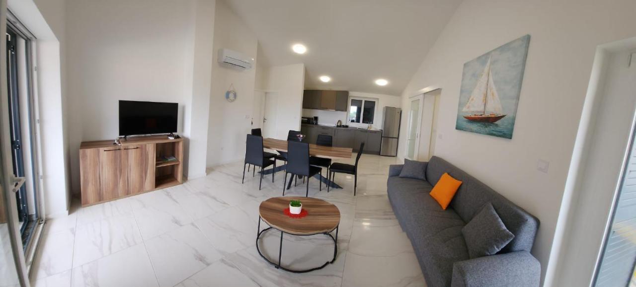 Apartmani M&L I M&J Malinska Exterior foto